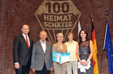 Heimatminister Albert Füracker und Kunstministerin Prof. Dr. med. Marion Kiechle prämieren 100 Heimatschätze